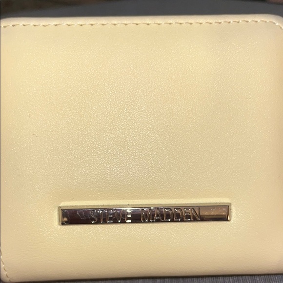 Steve Madden Butter Yellow Bifold Wallet - Picture 3 of 7